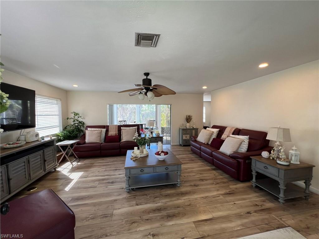 9225 Dimmick Dr Property Photo 6