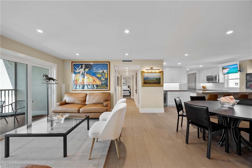 300 Park Shore Dr Property Photo