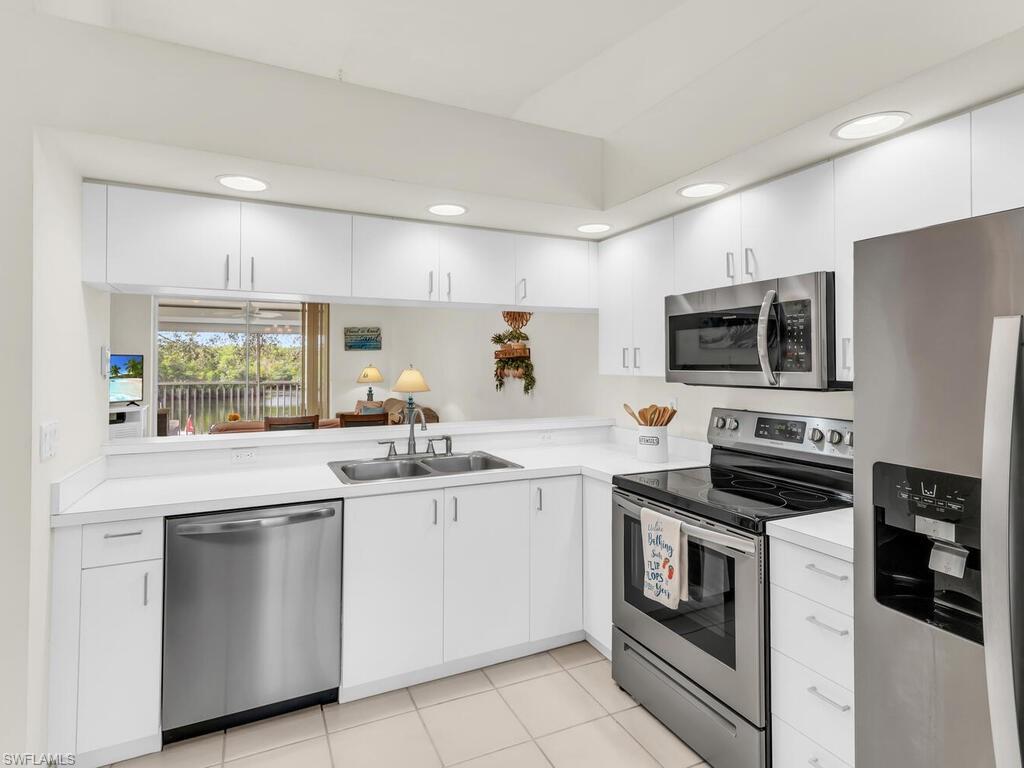 230 Newport Dr # 610 Property Photo 6