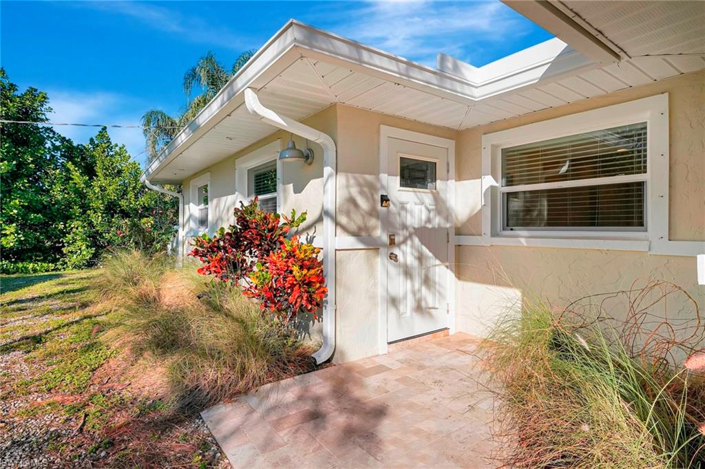 12857 Honeysuckle Rd Property Photo 3