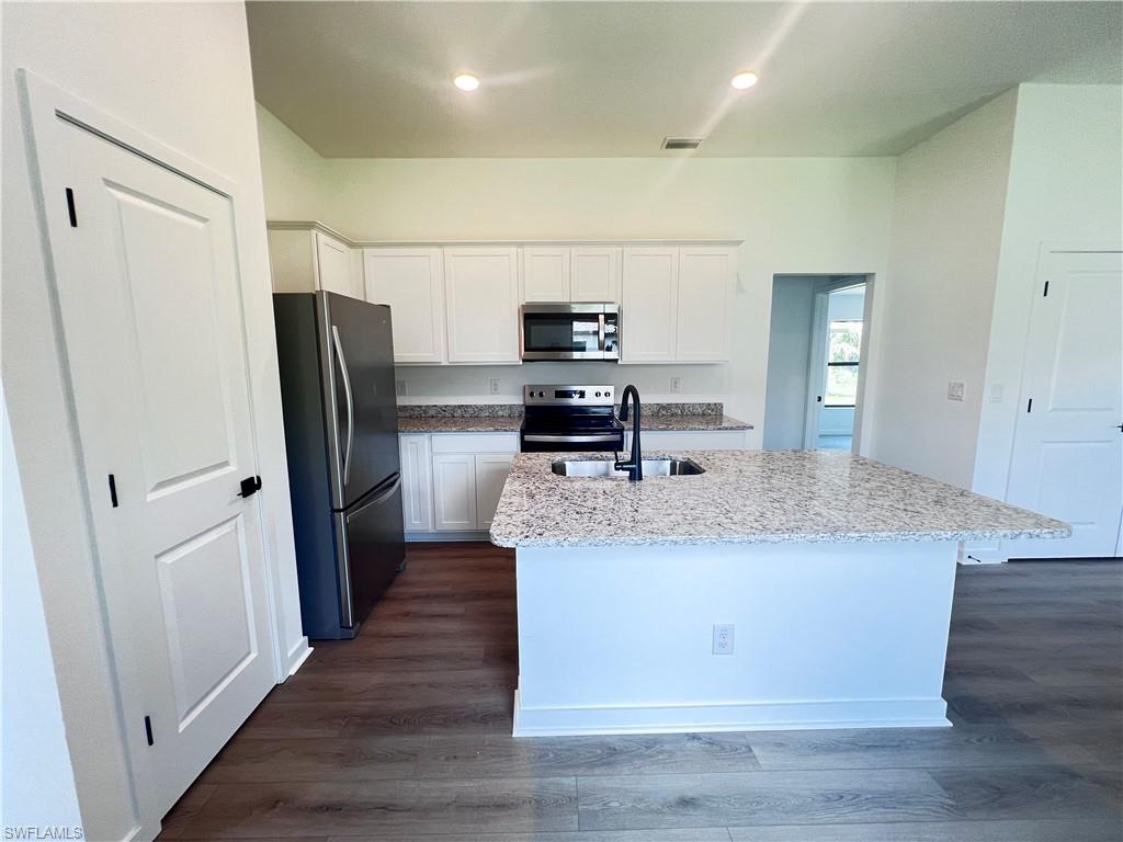 1329 Bush St W Property Photo 2