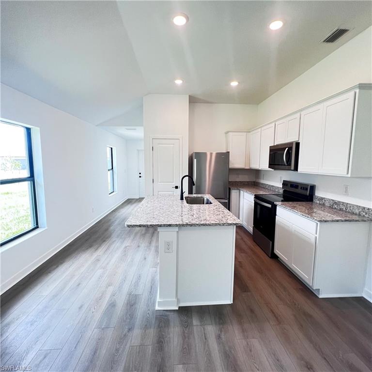 1329 Bush St W Property Photo 3