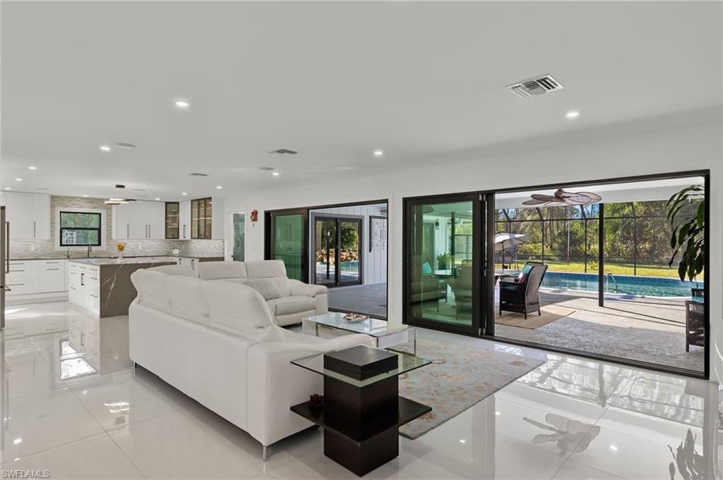 5533 Wendy Ln Property Photo 5