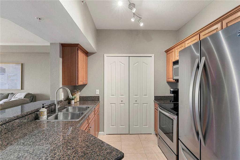 12990 Positano Cir # 204 Property Photo 9