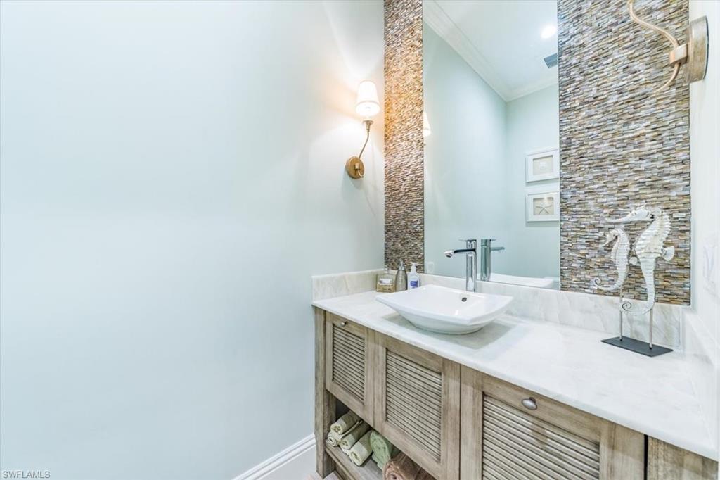 7128 Lemuria Cir # 702 Property Photo 11