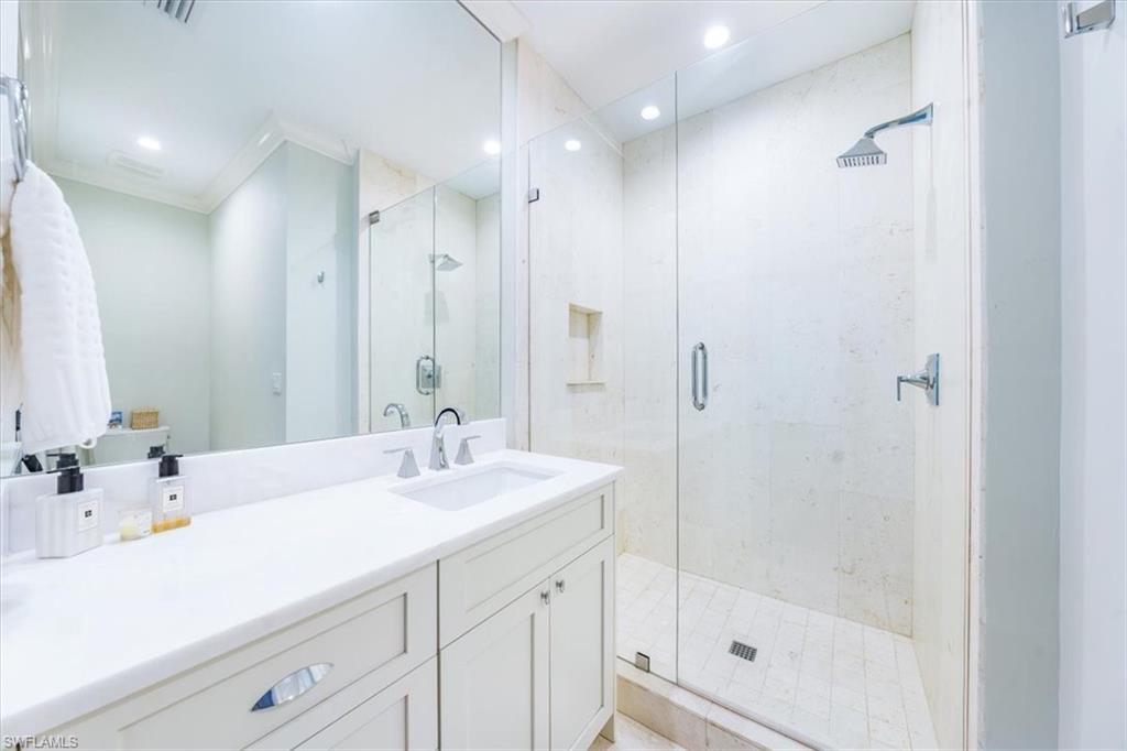 7128 Lemuria Cir # 702 Property Photo 13