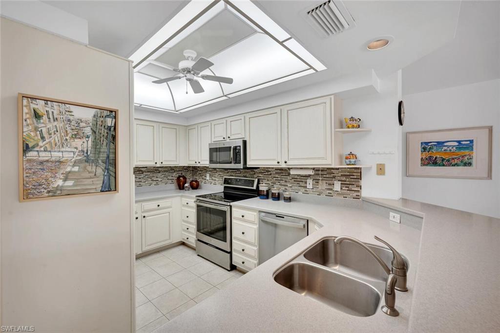 26881 Wedgewood Dr # 102 Property Photo 11