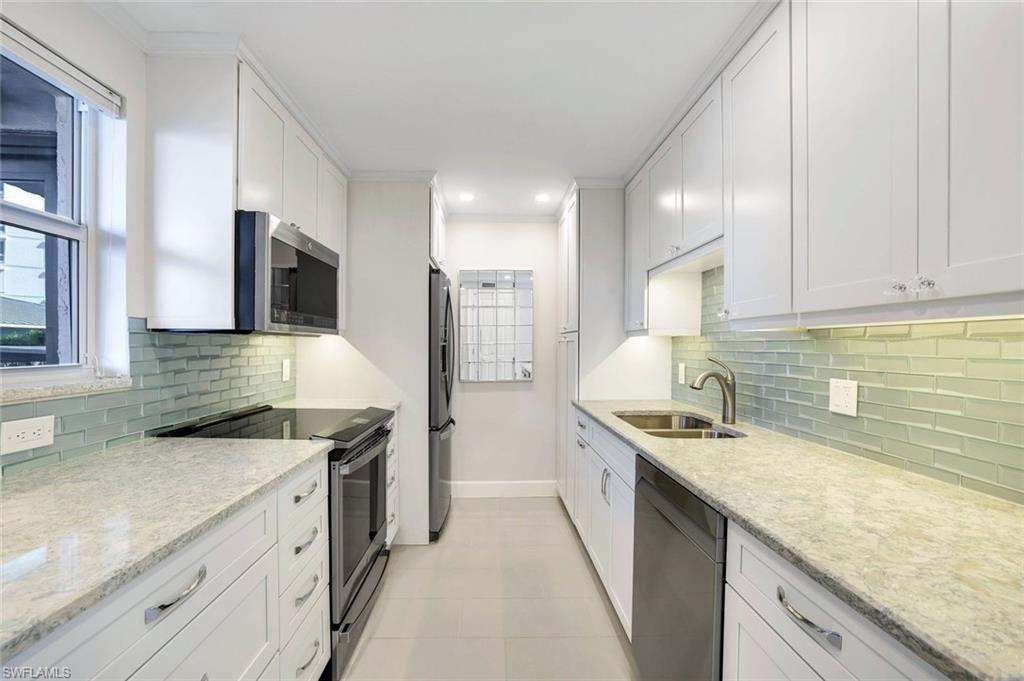 300 Park Shore Dr # 1e Property Photo 14