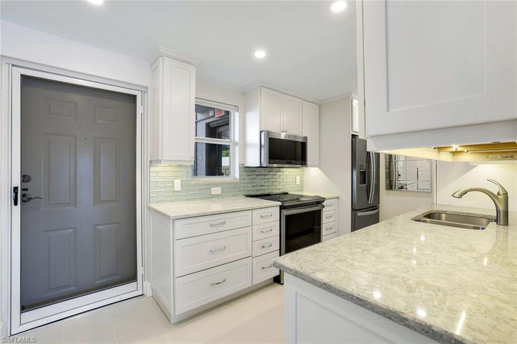 300 Park Shore Dr # 1e Property Photo 15