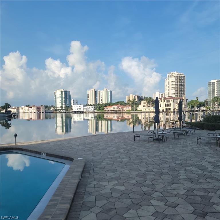 300 Park Shore Dr # 1e Property Photo 22