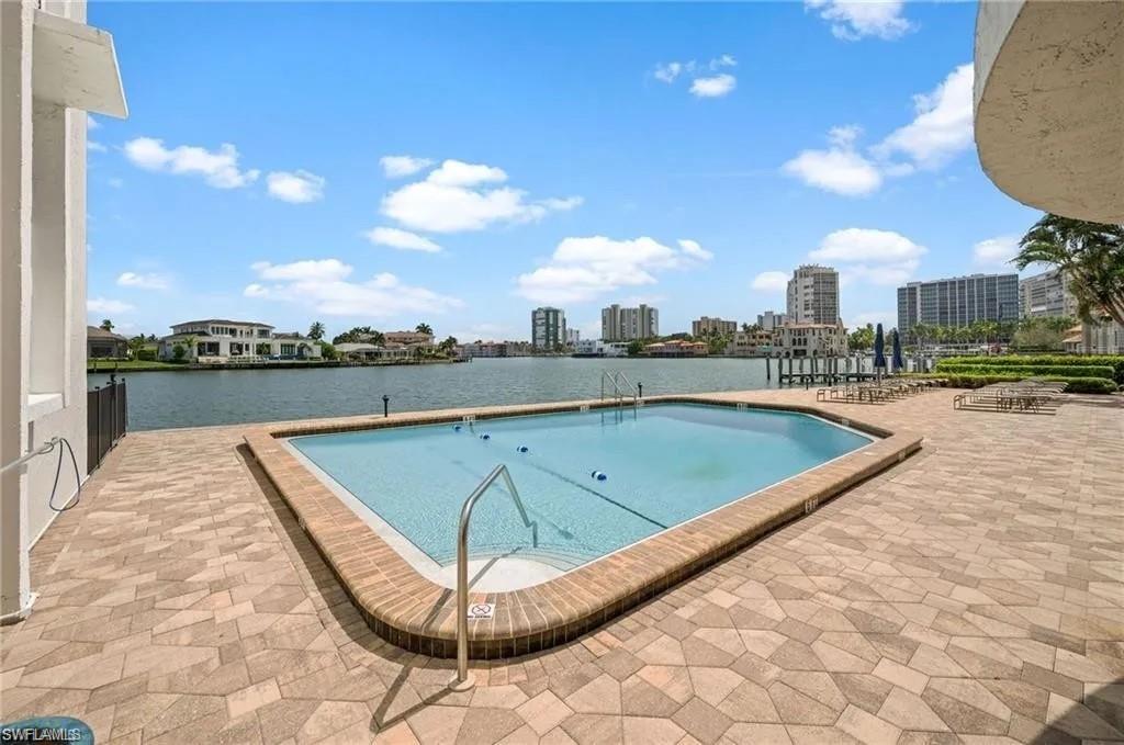 300 Park Shore Dr # 1e Property Photo 23