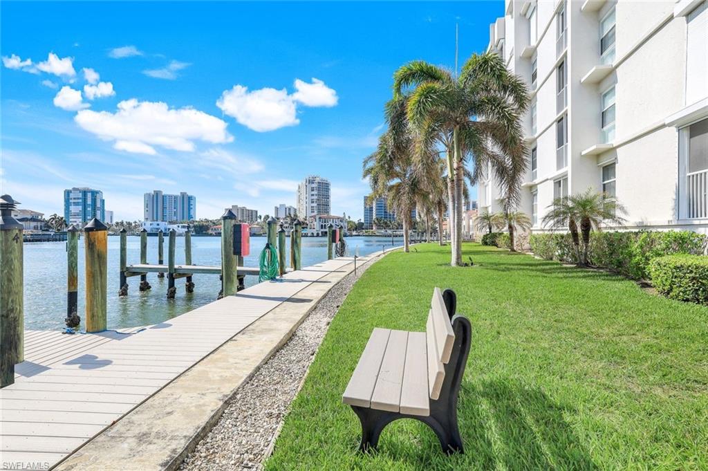 300 Park Shore Dr # 1e Property Photo 27