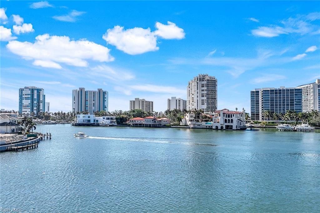 300 Park Shore Dr # 1e Property Photo 31