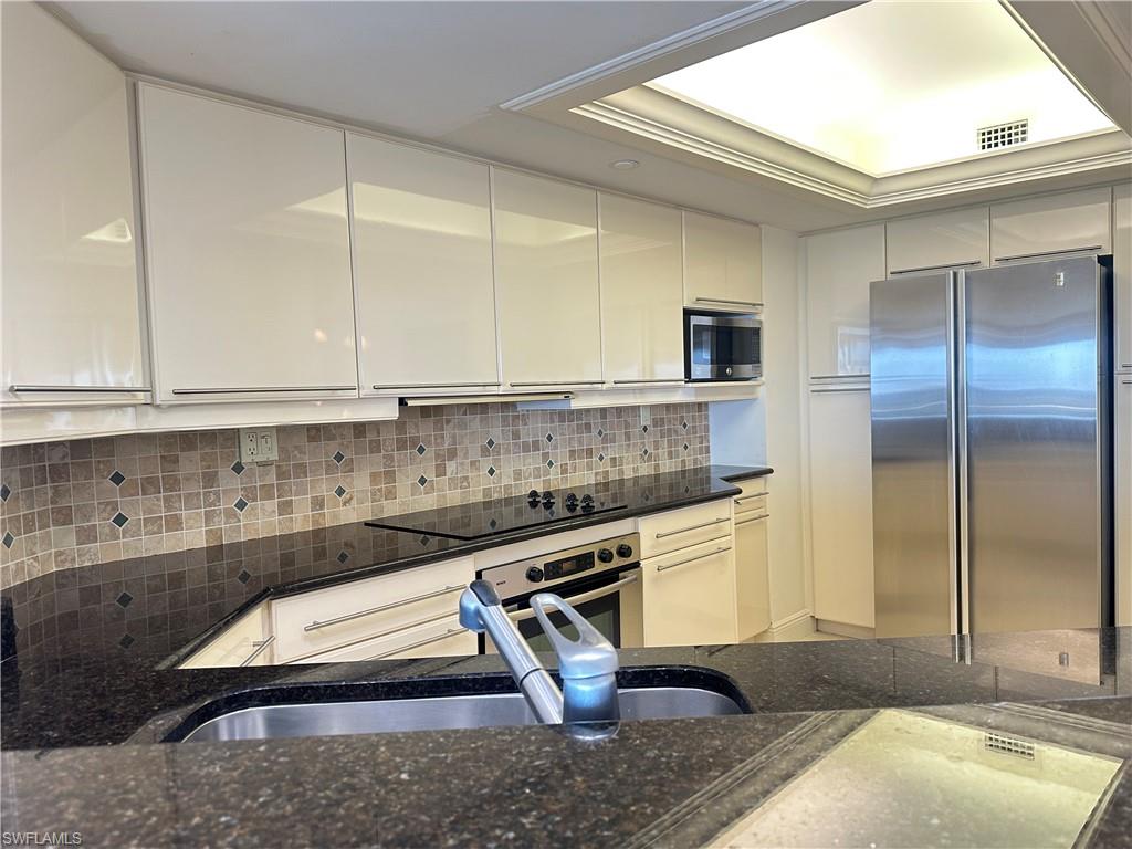 4751 Gulf Shore Blvd N # 1202 Property Photo 10