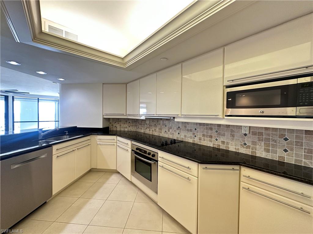 4751 Gulf Shore Blvd N # 1202 Property Photo 13