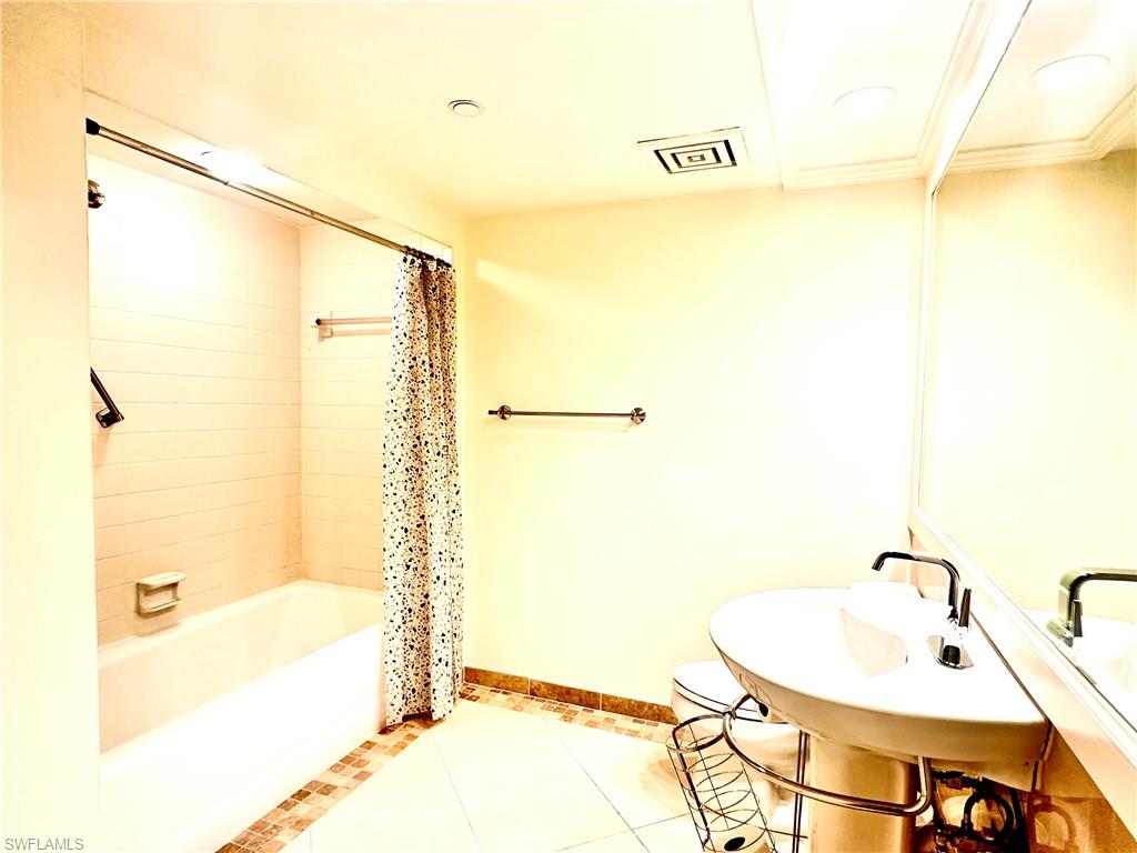4751 Gulf Shore Blvd N # 1202 Property Photo 25