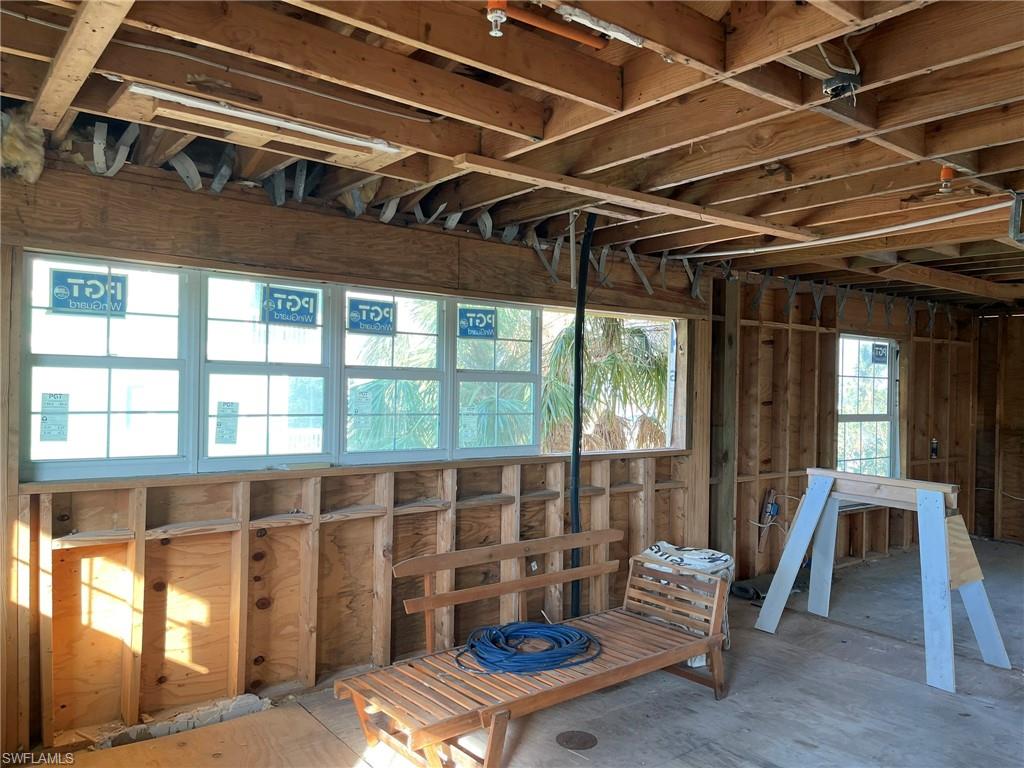 121 Swallow Dr Property Photo 8