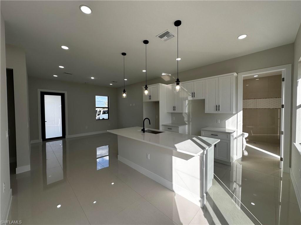 732 Troy Ave Property Photo 3