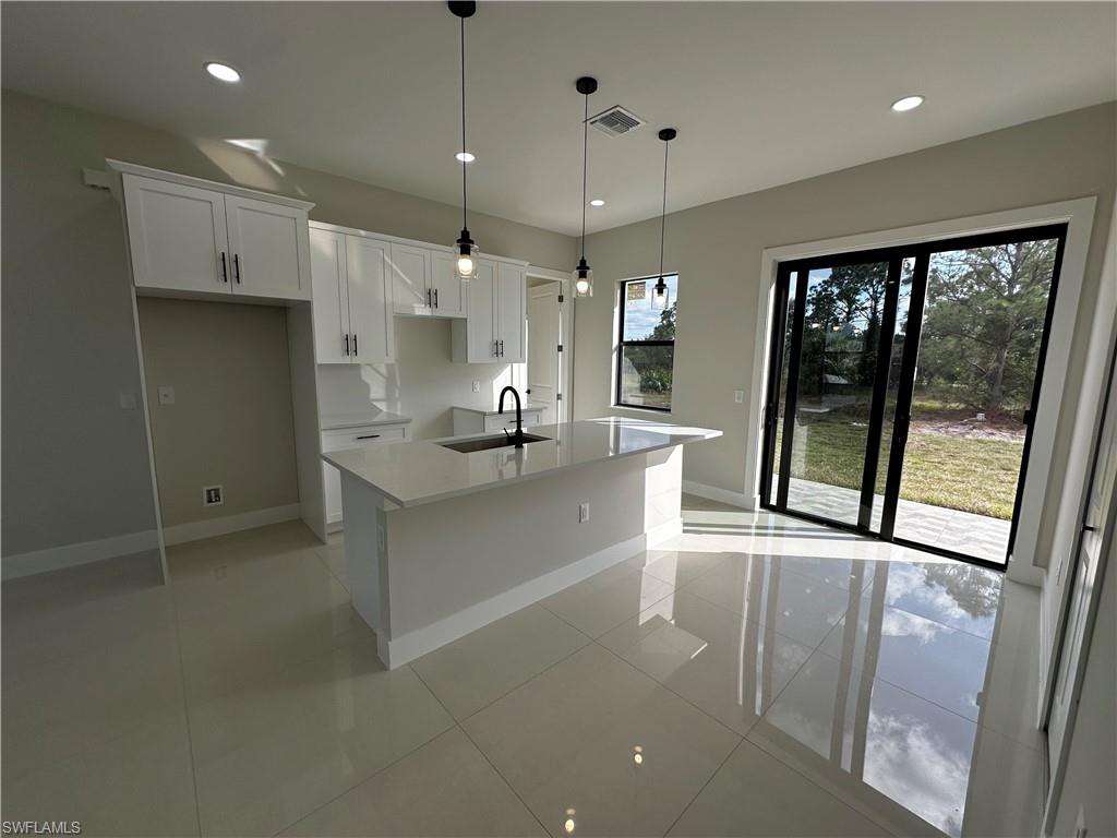 732 Troy Ave Property Photo 4