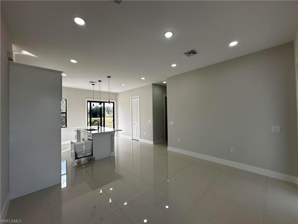 732 Troy Ave Property Photo 12