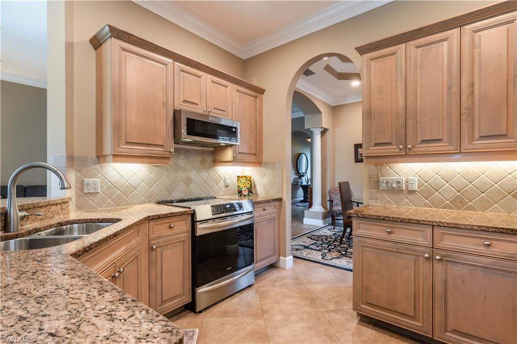 16144 Parque Ln Property Photo 11