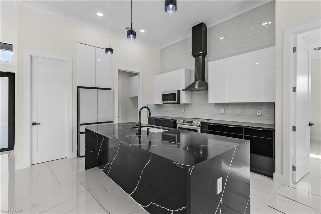 3324 Santa Barbara Blvd N Property Photo 3