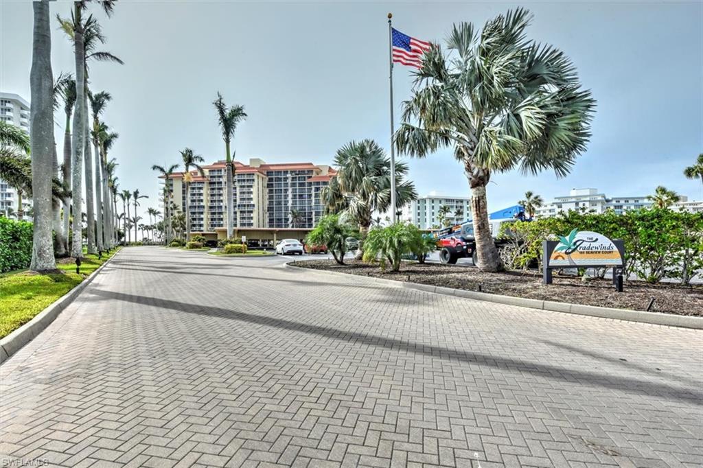 180 Seaview Ct # 201 Property Photo 2