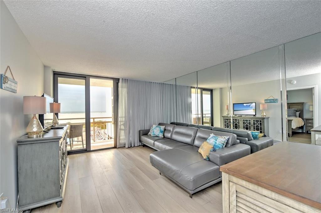 180 Seaview Ct # 201 Property Photo 6