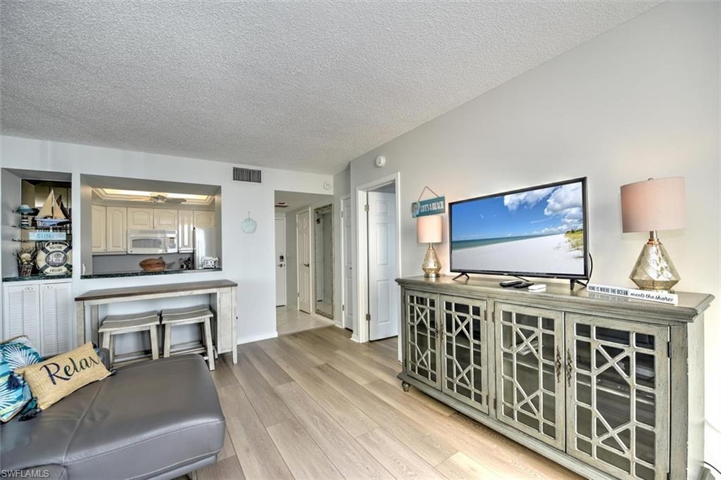 180 Seaview Ct # 201 Property Photo 7