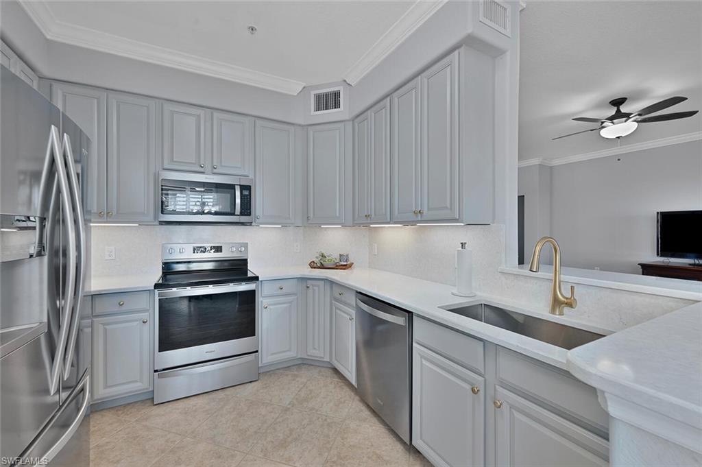 10610 Smokehouse Bay Dr # 102 Property Photo 2
