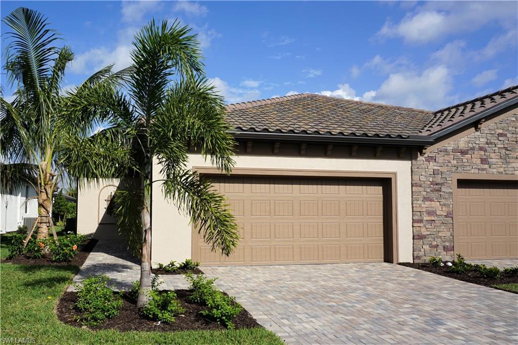 9183 Woodhurst Dr Property Photo