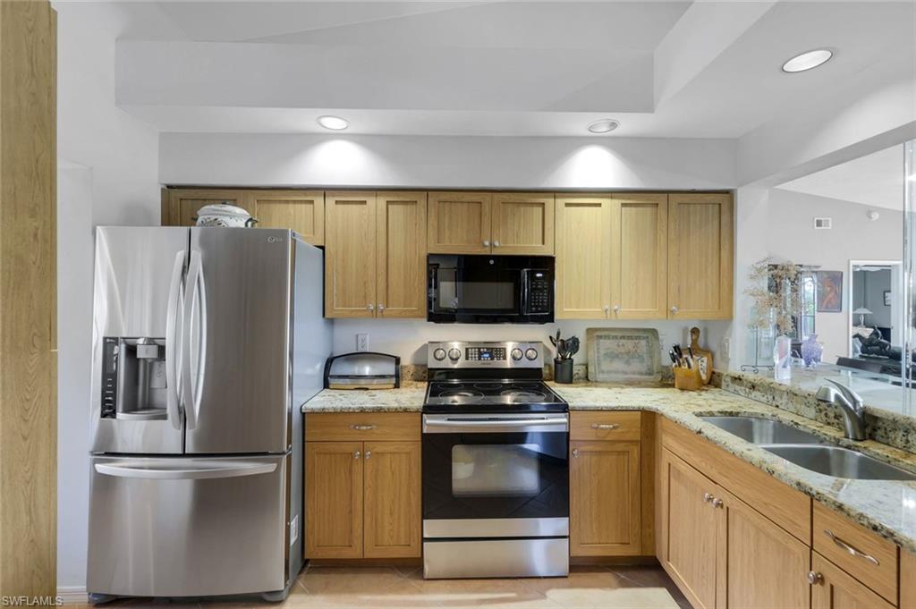 4131 Sawgrass Point Dr # 204 Property Photo 10