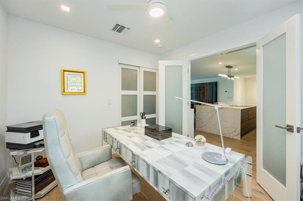 360 10th Ave S # B200 Property Photo 15