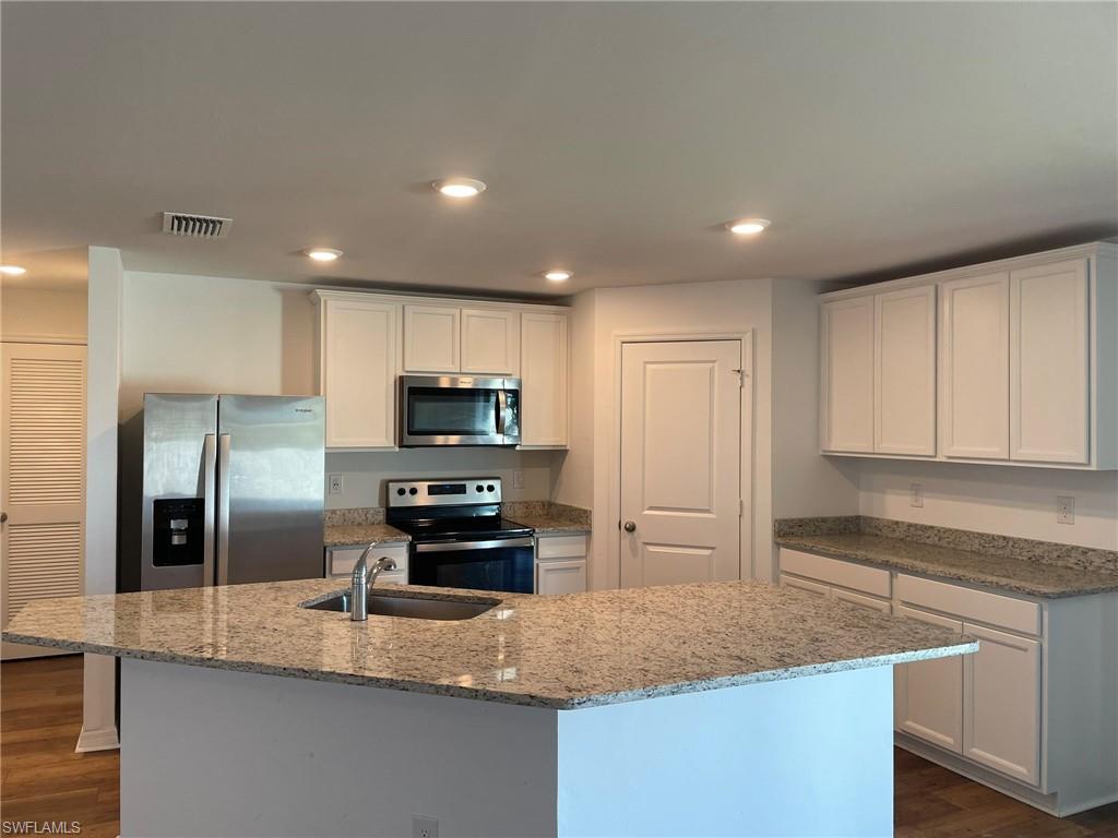 2120 Santa Barbara Blvd N Property Photo 4