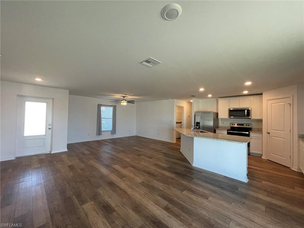 2120 Santa Barbara Blvd N Property Photo 16