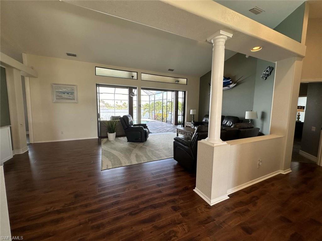 1157 Sw 44th St Property Photo 5