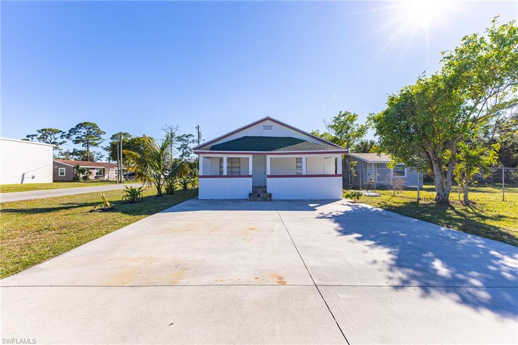 2428 Stella St Property Photo 1