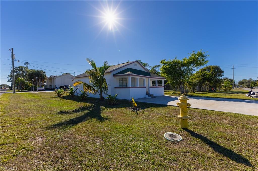 2428 Stella St Property Photo 2
