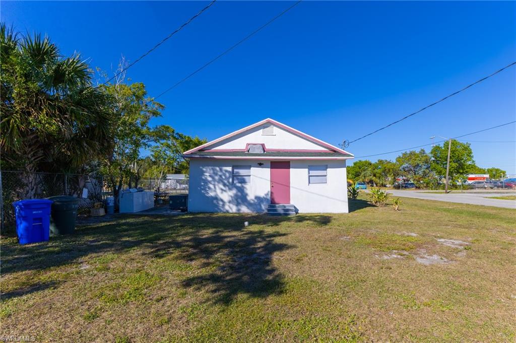 2428 Stella St Property Photo 3