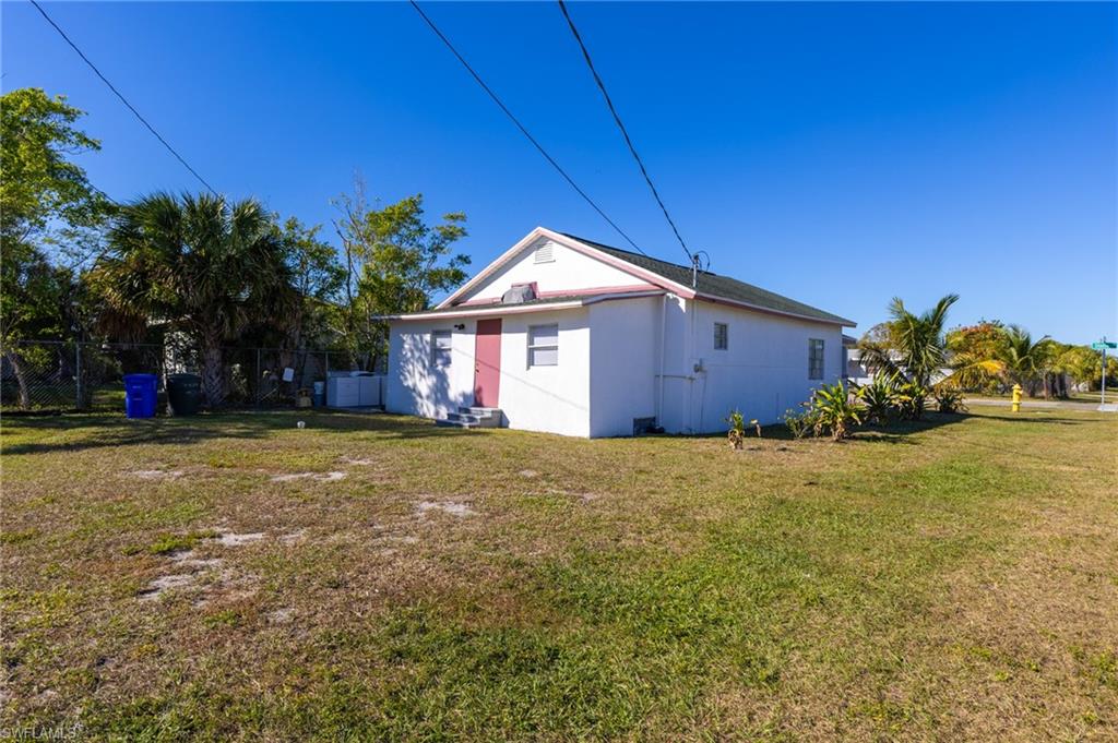 2428 Stella St Property Photo 4