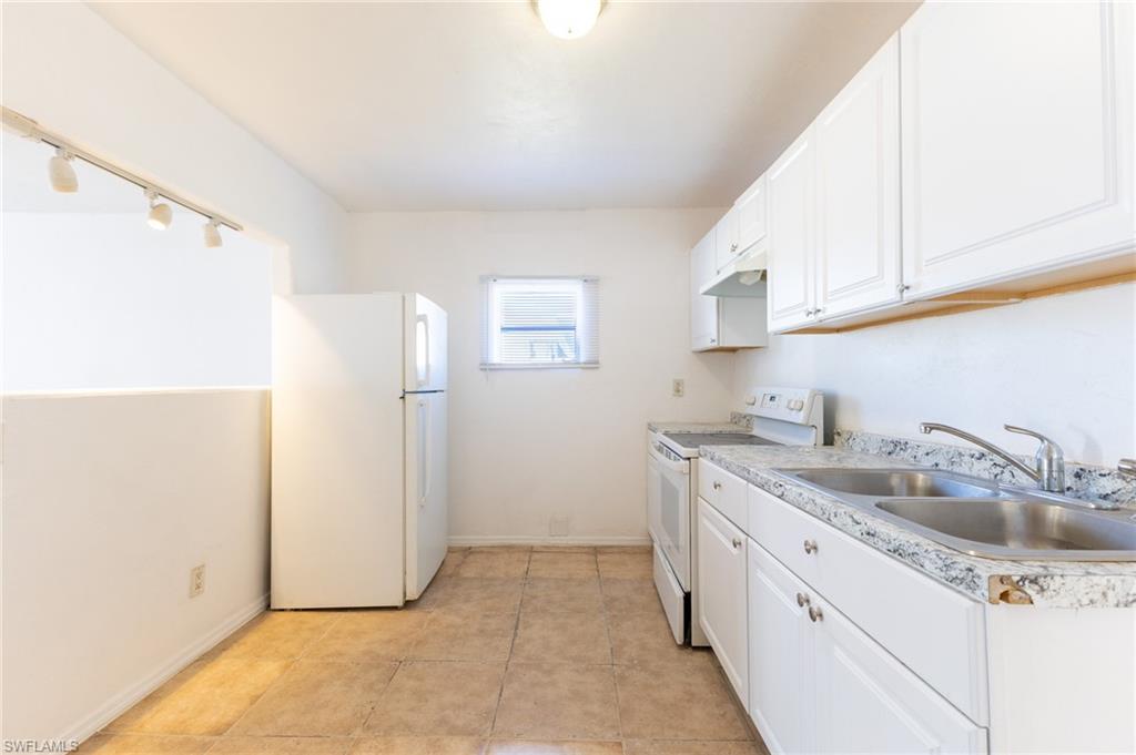 2428 Stella St Property Photo 9