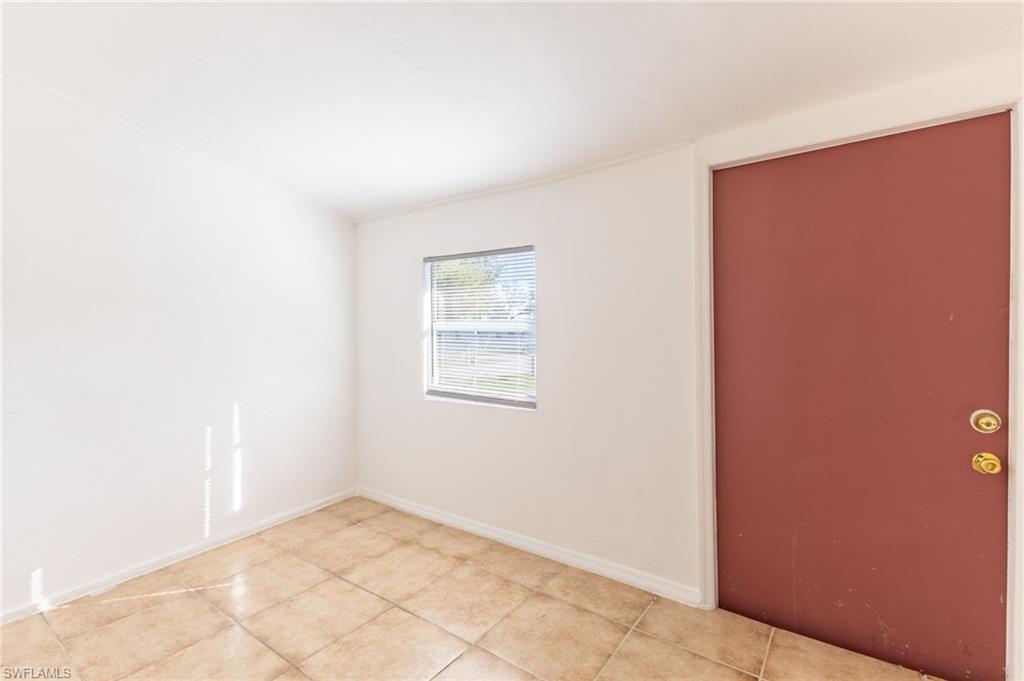 2428 Stella St Property Photo 10