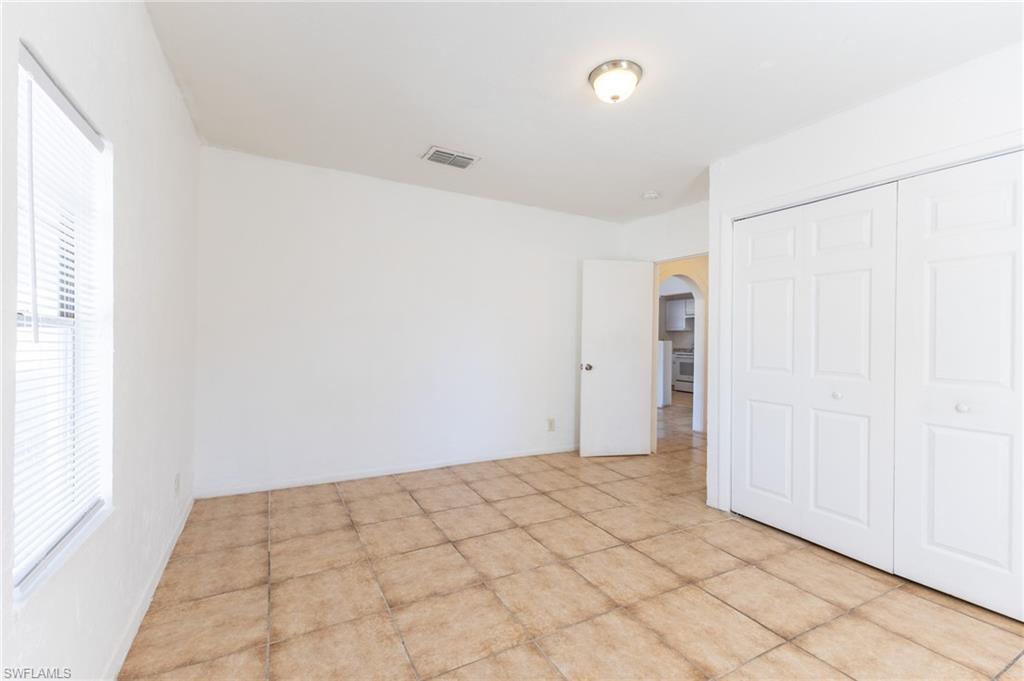 2428 Stella St Property Photo 16