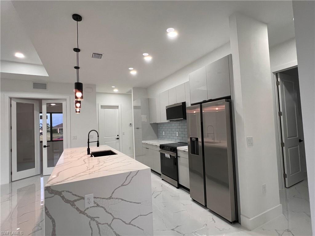 2122 Ne 14th Pl Property Photo 2