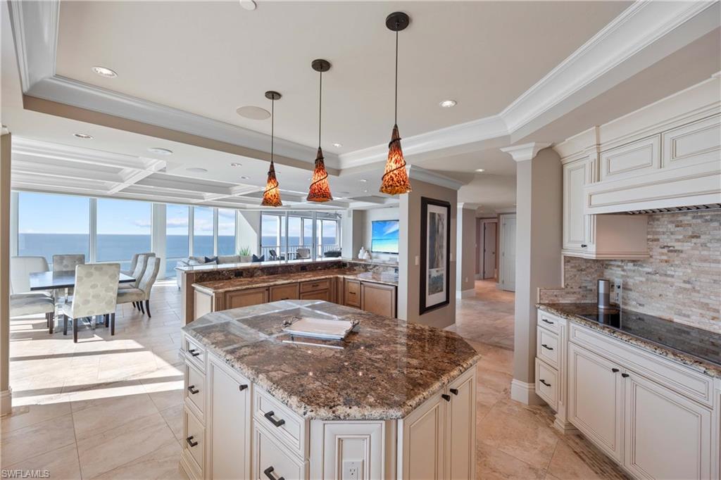 3991 Gulf Shore Blvd N Property Photo 19
