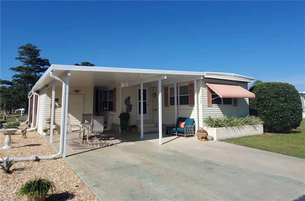 938 Lazy Ln Property Photo 3