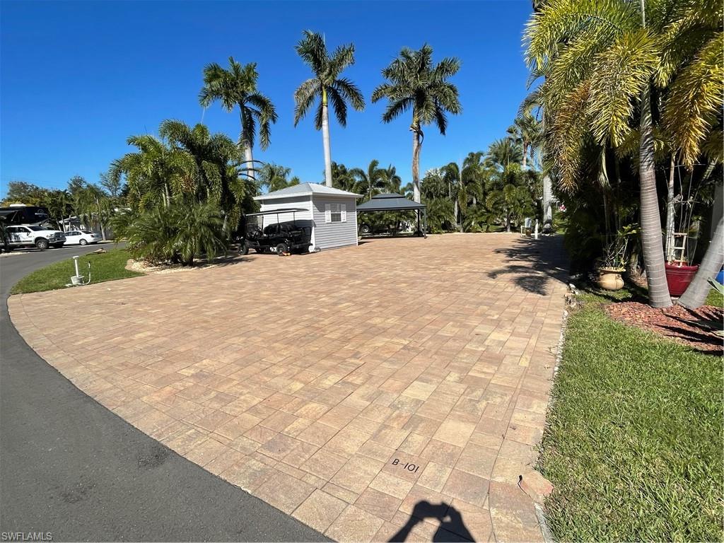 5861 Maplewood Ct Property Photo 9