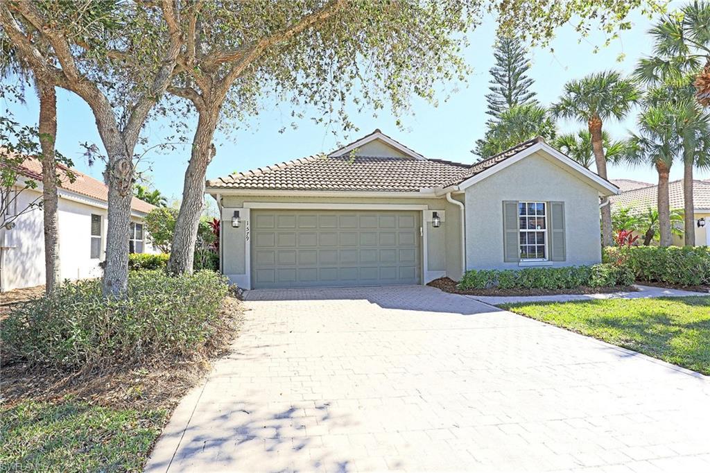 1579 Whispering Oaks Cir Property Photo 2