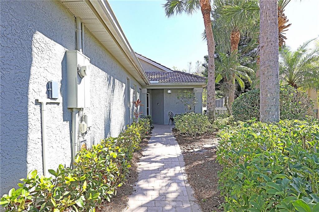 1579 Whispering Oaks Cir Property Photo 3