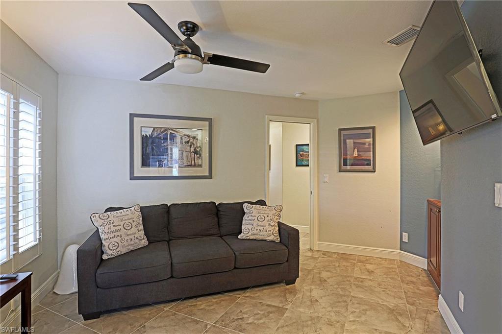 1579 Whispering Oaks Cir Property Photo 23